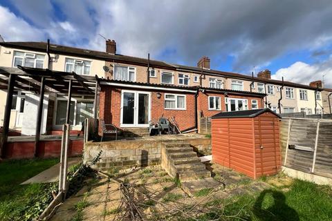 3 bedroom house for sale, Staines Road, Ilford