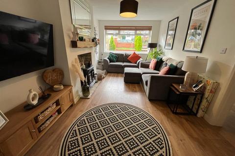 16 Ferndale Close, Oldham, OL4 5NL