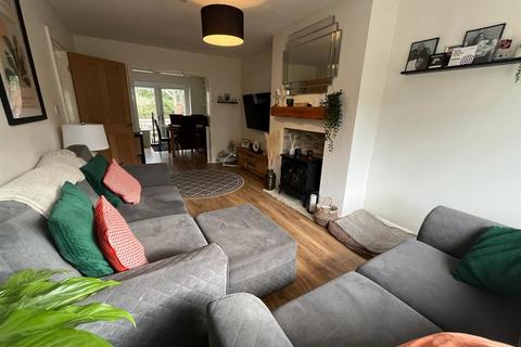 16 Ferndale Close, Oldham, OL4 5NL