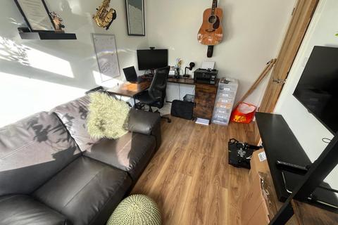 16 Ferndale Close, Oldham, OL4 5NL