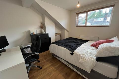16 Ferndale Close, Oldham, OL4 5NL