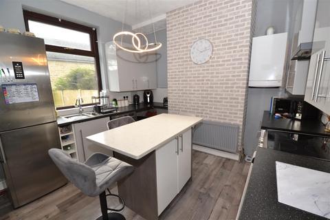 2 bedroom end of terrace house for sale, Cleckheaton Road, Oakenshaw, Bradford