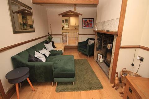 8 Belle Vue, Eccleshill, Bradford, BD2 2DL
