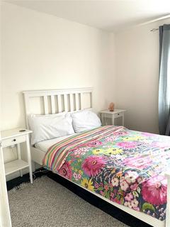 1 bedroom apartment for sale, Queens Court, Bennington Drive,, Borehamwood WD6 4UE