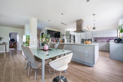 5 bedroom detached house for sale, Edgwarebury Lane, Edgware