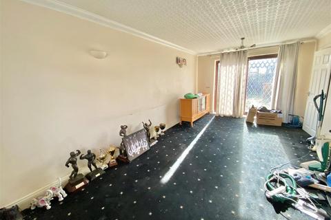 163 Earlsway, Macclesfield, SK11 8SX