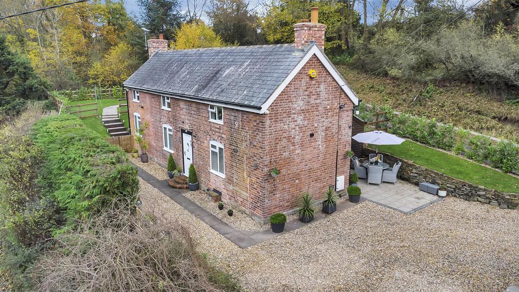Hope Valley, Minsterley, Shrewsbury 3 bed detached house £435,000
