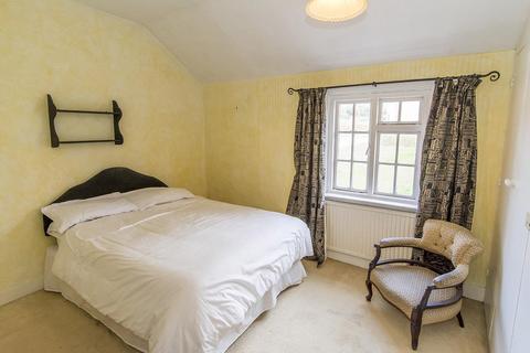 4 bedroom cottage for sale, Corby Road, Cottingham