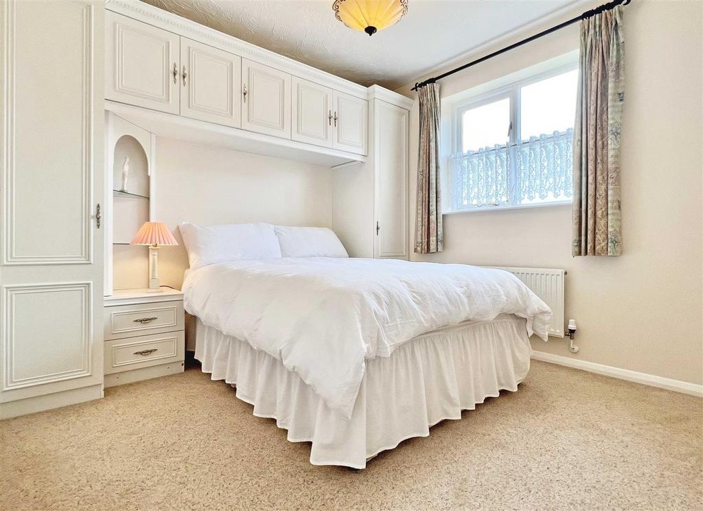 Bed 2.jpg