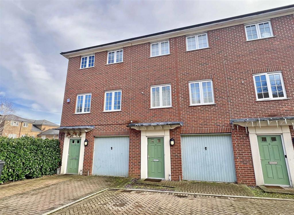 Lamberts Orchard, Braintree 3 bed townhouse for sale £325,000