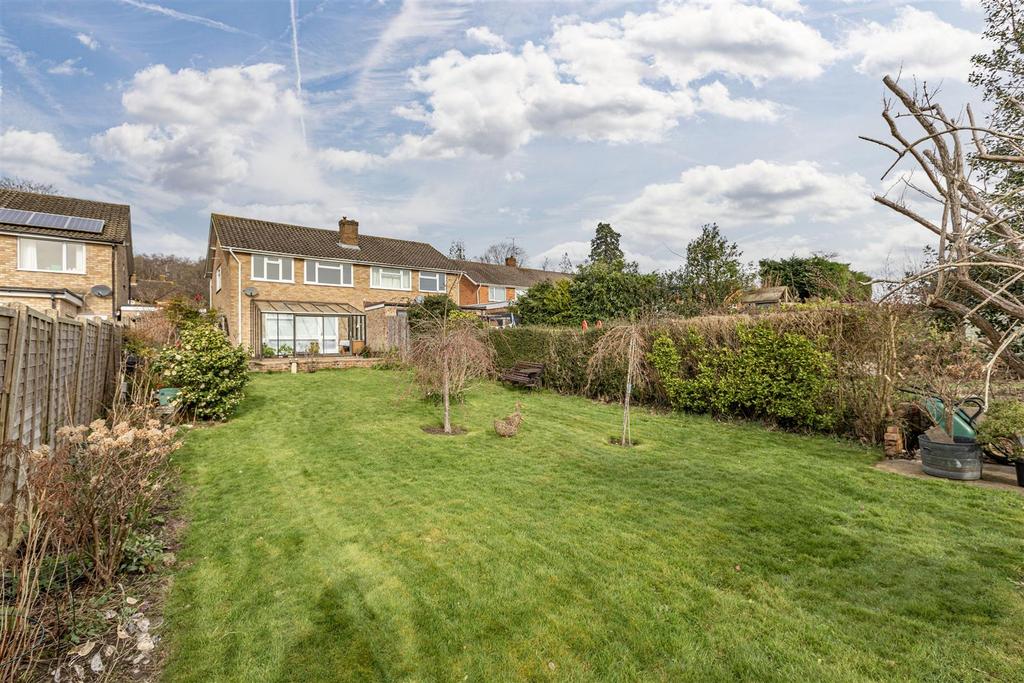 Brox Road, Ottershaw 3 bed semidetached house for sale £550,000