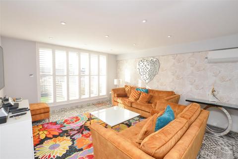 2 bedroom flat for sale, Terminus Road, Eastbourne