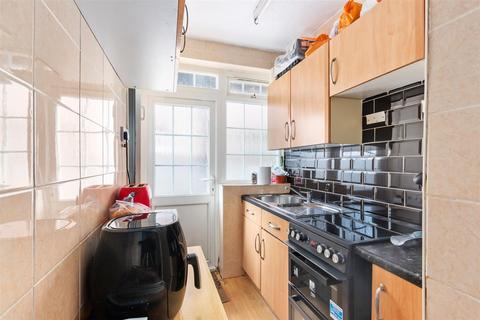 2 bedroom flat for sale, The Holt, London Road, Morden SM4