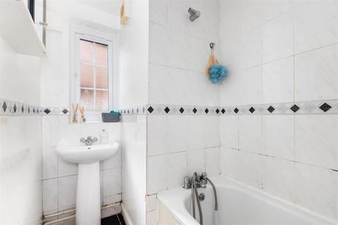 2 bedroom flat for sale, The Holt, London Road, Morden SM4