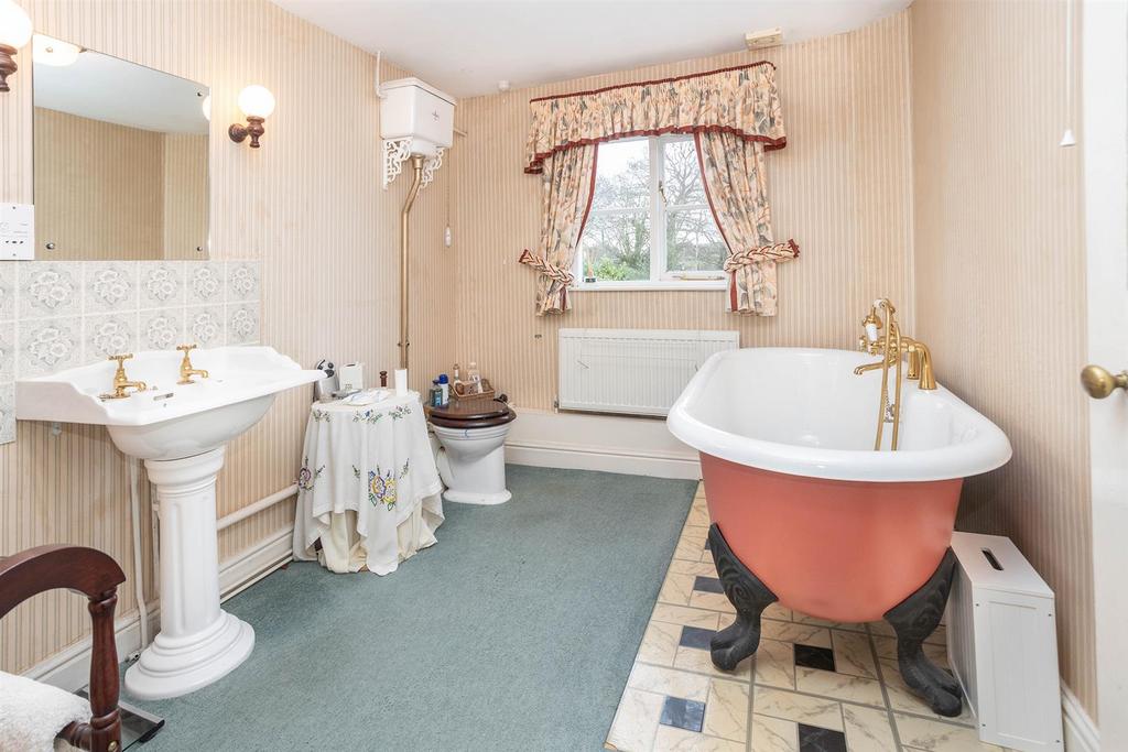 Jack &amp; Jill Bathroom