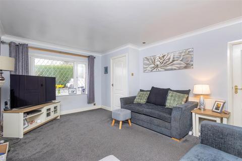 4 bedroom semi-detached house for sale, Greenfield View, Leeds LS25
