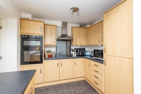 4 bedroom semi-detached house for sale, Greenfield View, Leeds LS25