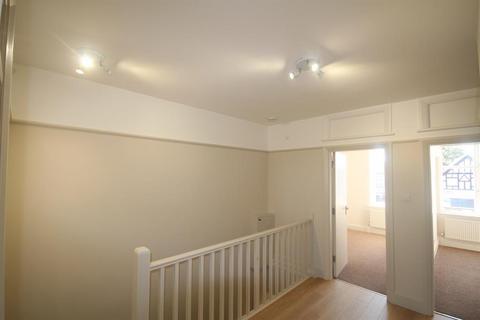 3 bedroom flat to rent - Long Lane, Hillingdon, Middlesex, UB10