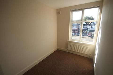 3 bedroom flat to rent, Long Lane, Hillingdon, Middlesex, UB10