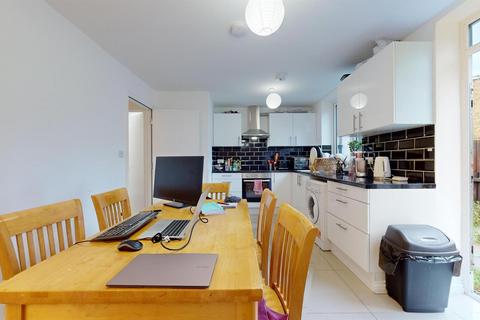4 bedroom apartment to rent - Tarbert Walk, London E1