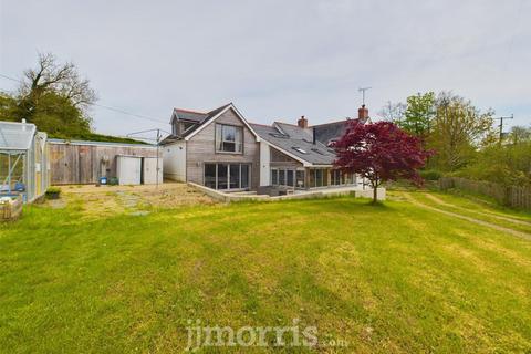 5 bedroom property with land for sale, Boncath