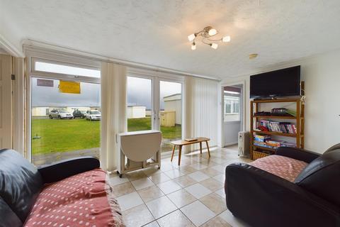 3 bedroom chalet for sale, Carmarthen Bay, Holiday Park, Port Way, Kidwelly