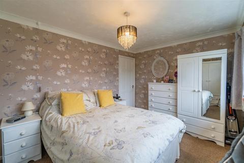 3 bedroom semi-detached house for sale, Freeland Grove, Kingswinford, DY6 8PJ