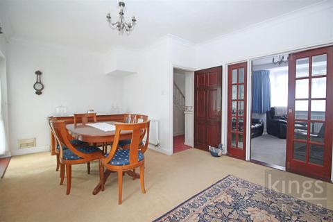 42 Hillside Crescent, Cheshunt, Waltham Cross, EN8 8PW