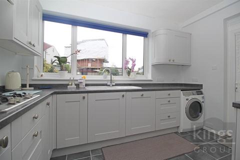 42 Hillside Crescent, Cheshunt, Waltham Cross, EN8 8PW