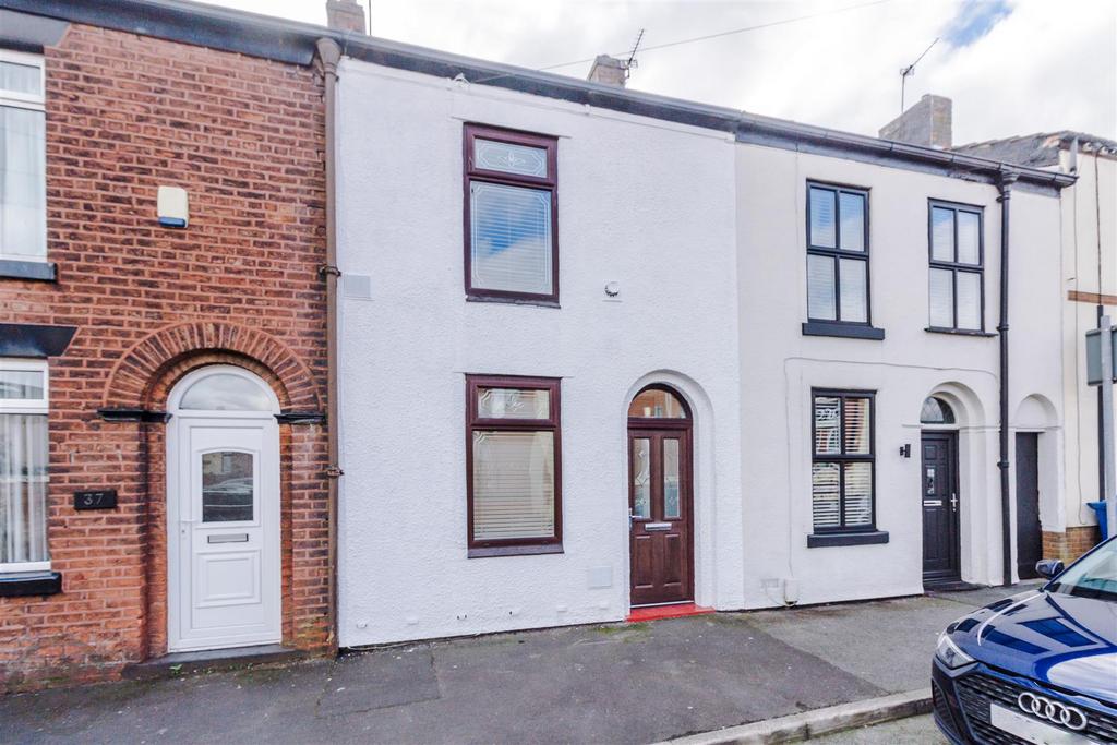 Bolton Old Road, Atherton, Manchester 2 bed terraced house £850 pcm