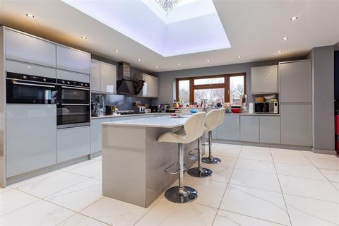 5 bedroom detached house for sale - Upland Road, Thornwood