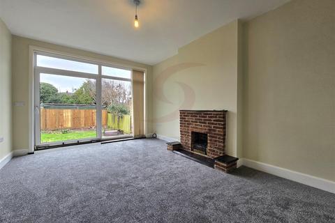 3 bedroom detached house to rent, Oakfield Avenue, Leicester LE4