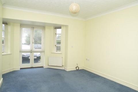 1 bedroom ground floor flat to rent, Chessington Road, Ewell Village, KT17