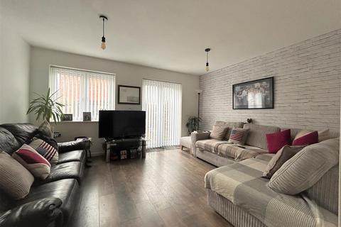 2 bedroom terraced house for sale - Challney Gardens, Luton