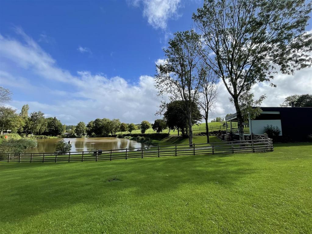 Shillingford St. Exeter Leisure facility for sale £2,000,000