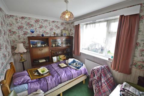 2 bedroom semi-detached bungalow for sale - Green Park Avenue, Scarborough YO11