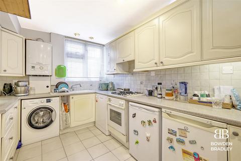 2 bedroom terraced house for sale - Haldon Close, Chigwell
