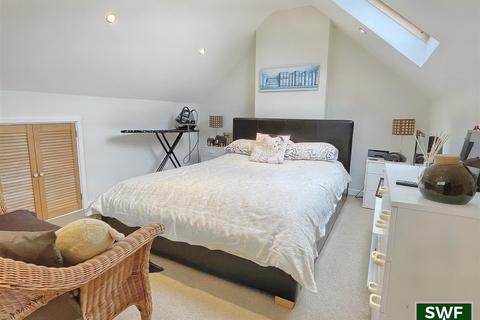 8 Derby Avenue, Wolverhampton, WV6 9JR