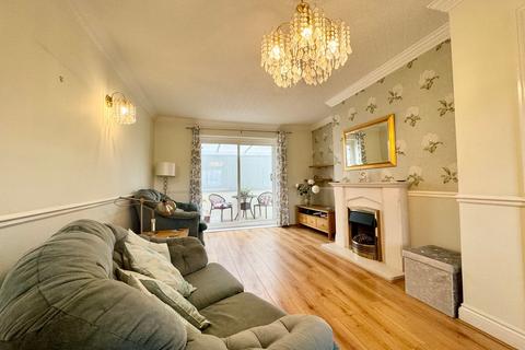 17 Sanctuary Gardens, Stanford-le-hope, SS17 7EE