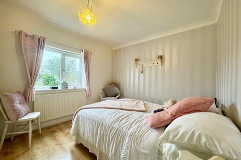 17 Sanctuary Gardens, Stanford-le-hope, SS17 7EE