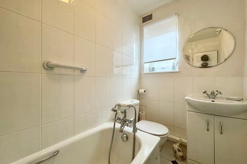 17 Sanctuary Gardens, Stanford-le-hope, SS17 7EE