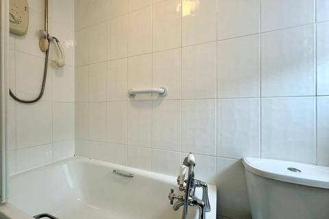 17 Sanctuary Gardens, Stanford-le-hope, SS17 7EE