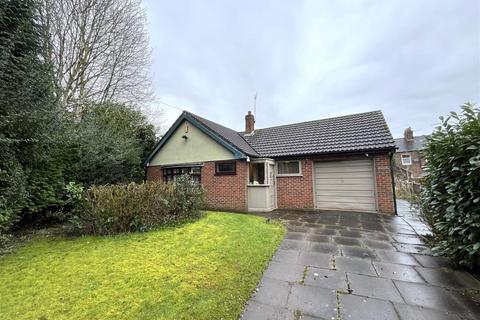 2 bedroom detached bungalow for sale - High Street, Silverdale, Newcastle