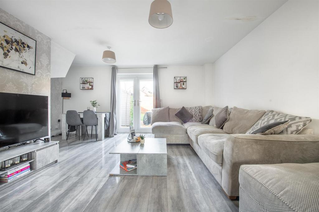 Living / Dining Area