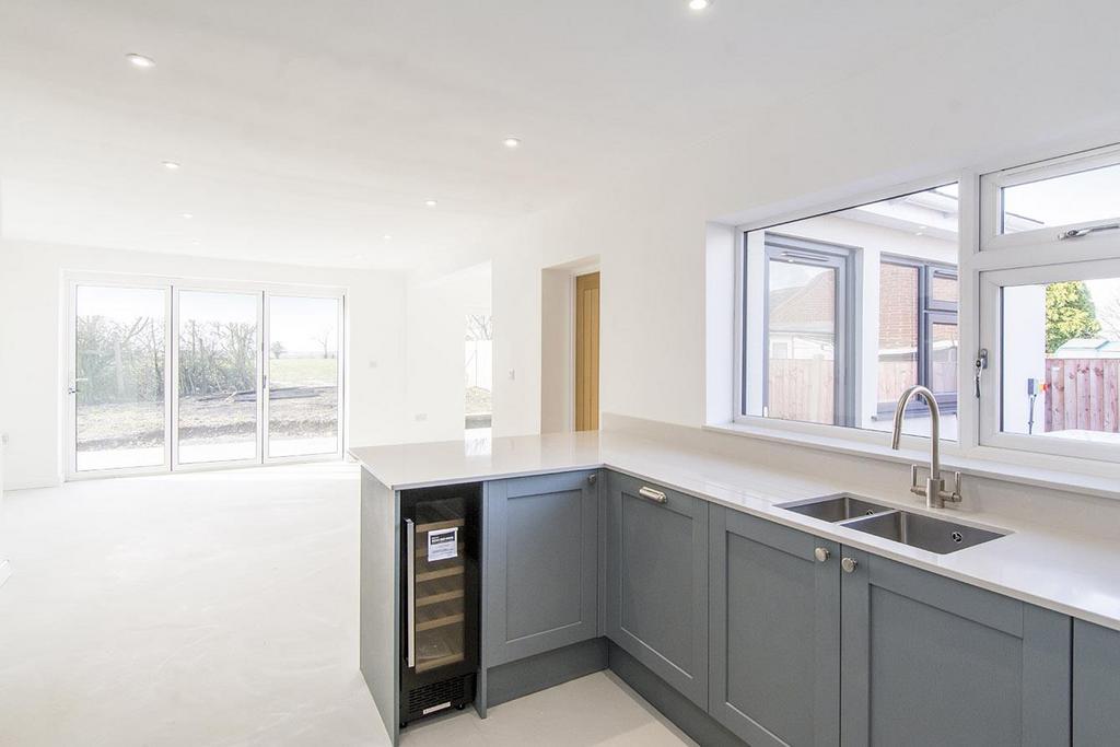 Kitchen/Day Room