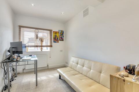 2 bedroom apartment for sale, Station Road, Gerrards Cross SL9