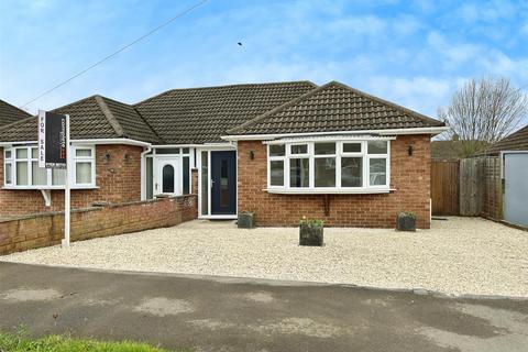 2 bedroom semi-detached bungalow for sale, Crawford Close, Leamington Spa