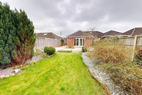 2 bedroom semi-detached bungalow for sale - Crawford Close, Leamington Spa