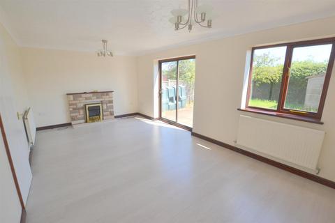3 bedroom detached house for sale - Chequers Close, Briston,