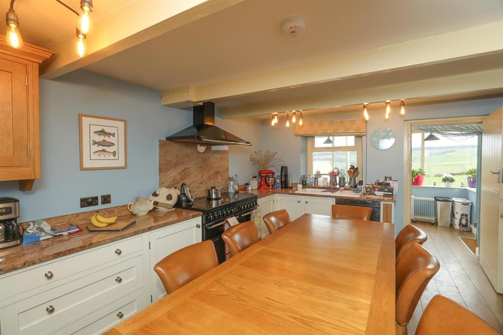 Dining kitchen